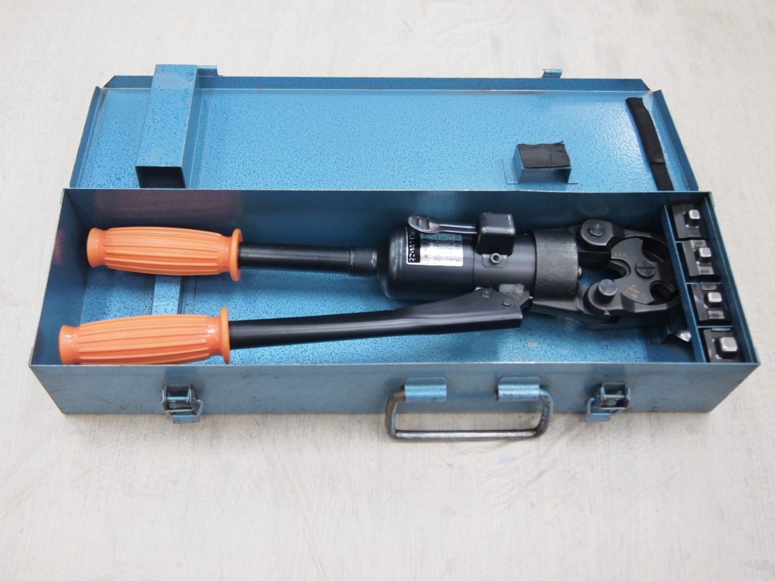 イズミ(泉精器) 手動油圧式圧着工具 EP-1460 - 工具/メンテナンス